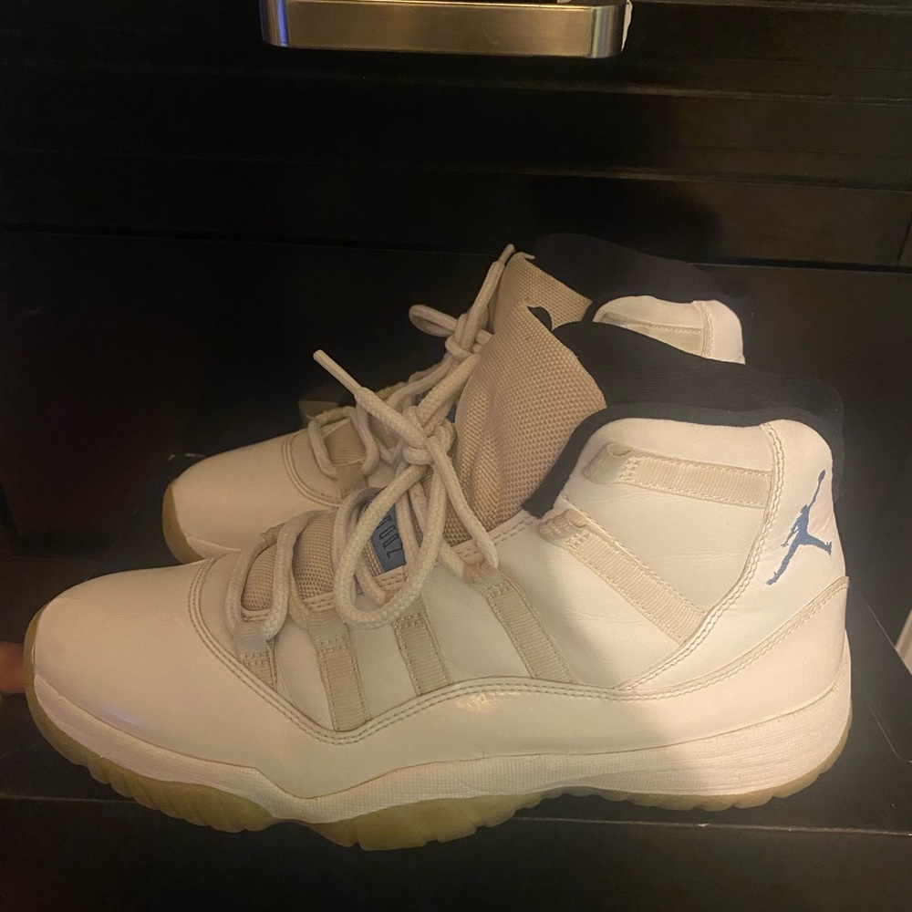 Jordan 11 Retro Legend Blue